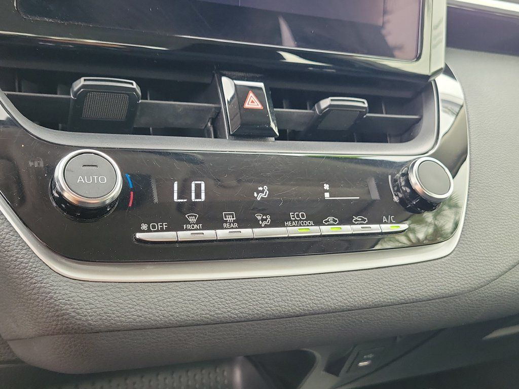Used 2024 Toyota Corolla LE FWD image 29