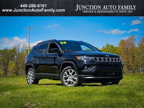 Used 2024 Jeep Compass Latitude AWD/4WD image 1