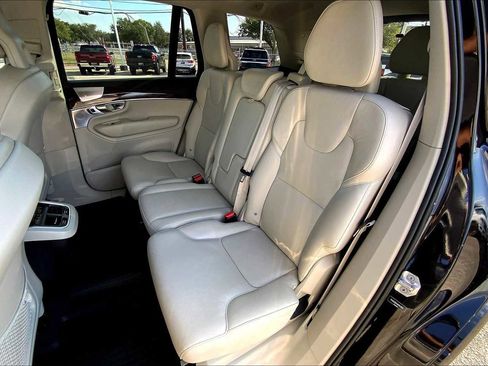 Used 2017 Volvo XC90 T6 Momentum w/ Vision Package image 20