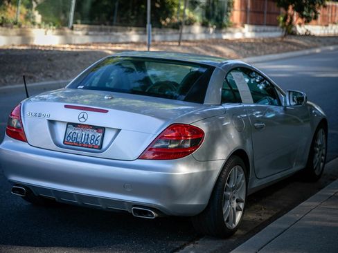 Used 2009 Mercedes-Benz SLK 300 image 4