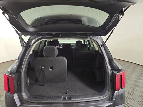 Certified 2025 Kia Sorento LX image 31