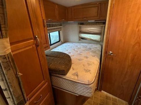 Used 2005 Ford E-450 and Econoline 450 image 10