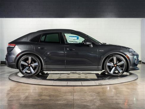 Used 2025 Porsche Macan Electric image 8