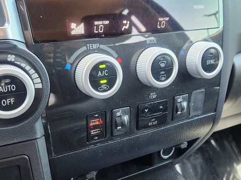 Used 2018 Toyota Sequoia TRD Sport AWD/4WD image 10