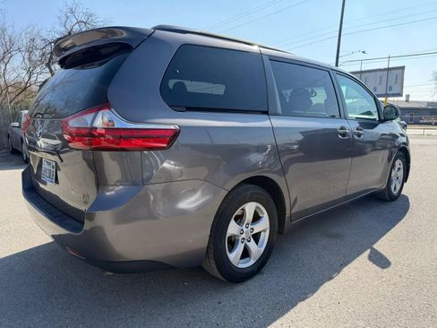 Used 2015 Toyota Sienna LE FWD image 4
