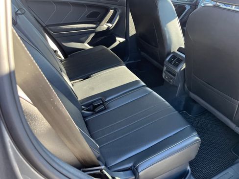Used 2022 Volkswagen Tiguan SE image 21