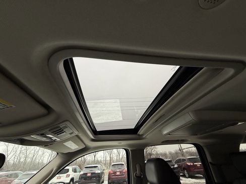 Used 2014 GMC Yukon XL Denali image 29