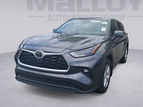 Used 2023 Toyota Highlander LE AWD/4WD image 1