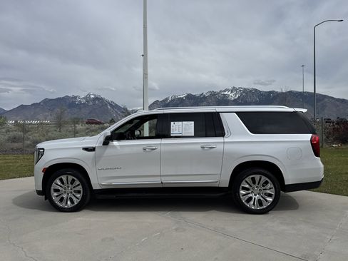 Used 2021 GMC Yukon XL SLT w/ SLT Luxury Plus Package image 2