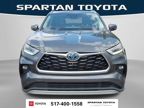 Used 2021 Toyota Highlander Platinum AWD/4WD image 2