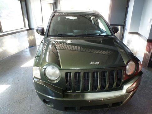 Used 2007 Jeep Compass Sport image 2