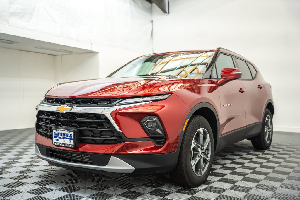 New 2026 Chevrolet Blazer LT w/ Sound & Technology Package AWD/4WD image 3