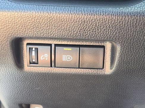 Used 2021 Toyota RAV4 XLE AWD/4WD image 18