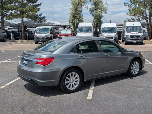 Used 2012 Chrysler 200 Touring FWD image 5