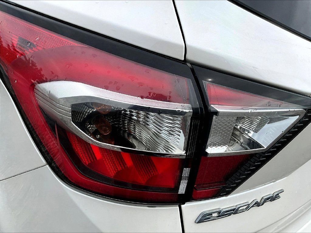 Used 2017 Ford Escape Titanium AWD/4WD image 26