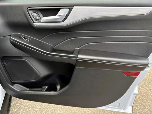 Used 2025 Ford Escape Platinum image 10