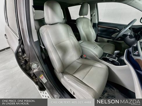Used 2016 Toyota Highlander Limited FWD image 32