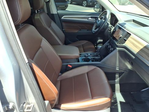 Certified 2022 Volkswagen Atlas SEL AWD/4WD image 11