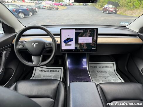 Used 2020 Tesla Model 3 Standard Range Plus RWD image 16