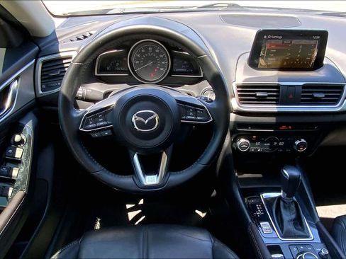 Used 2018 MAZDA MAZDA3 Touring FWD image 5