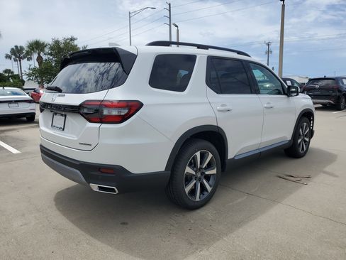 New 2025 Honda Pilot Touring image 4