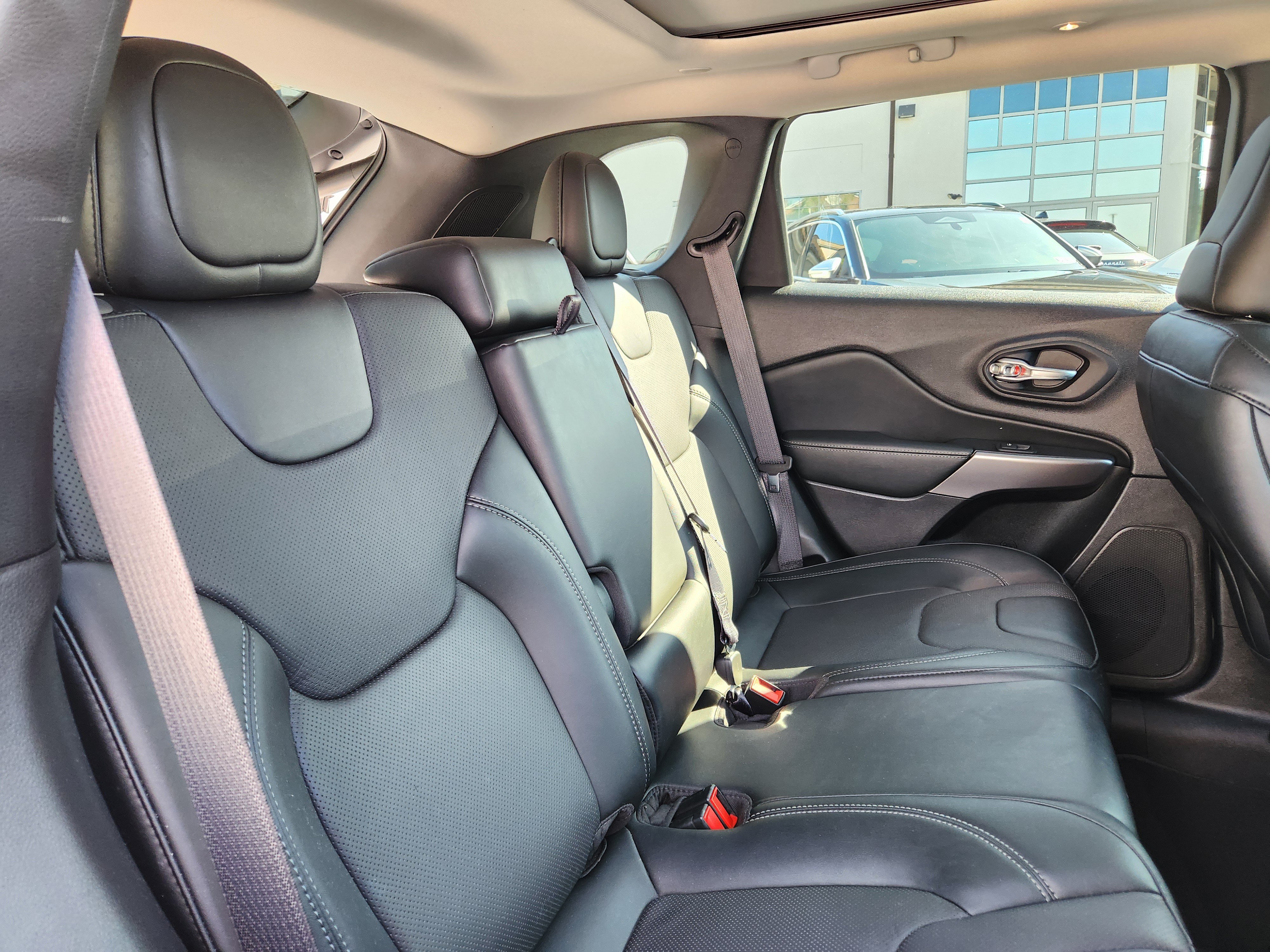 Used 2022 Jeep Cherokee Limited w/ Mopar Interior Package AWD/4WD image 15