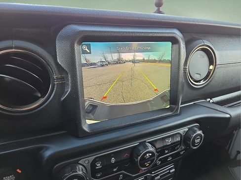 Used 2023 Jeep Gladiator Overland image 16