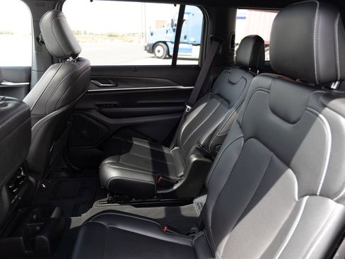 Used 2025 Jeep Grand Cherokee L Limited w/ Luxury Tech Group II AWD/4WD image 21