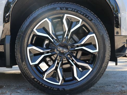 Used 2024 GMC Sierra EV Denali image 45