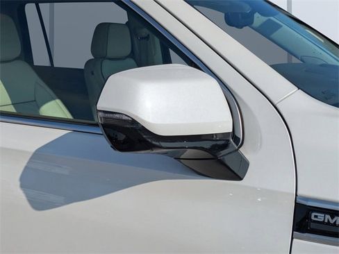 Used 2021 GMC Yukon XL Denali w/ Denali Premium Package image 11