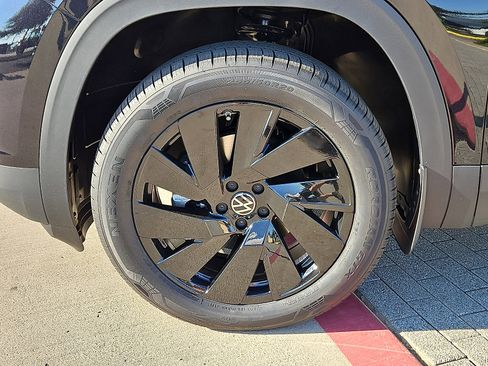 New 2026 Volkswagen Atlas SE image 5