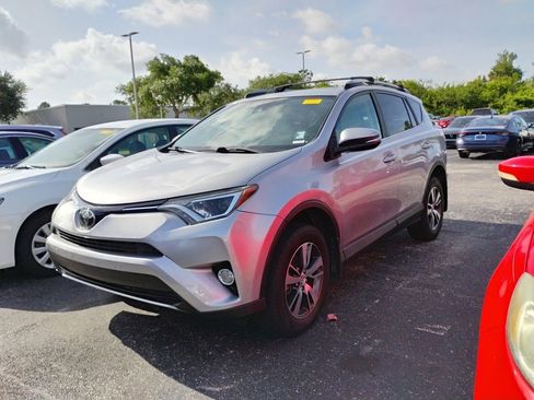 Used 2017 Toyota RAV4 XLE AWD/4WD image 6