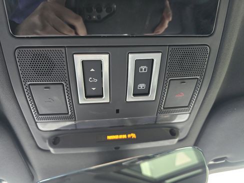 Used 2025 Land Rover Defender 110 S image 44