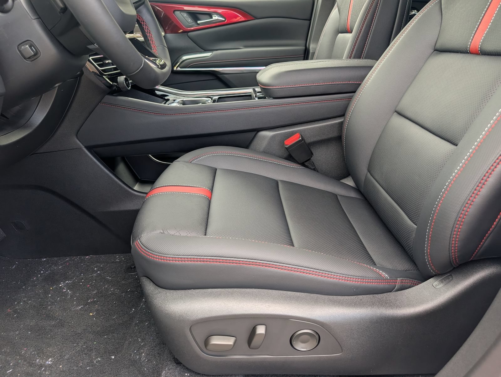 New 2026 Chevrolet Traverse RS w/ LPO, Floor Liner Package FWD image 7