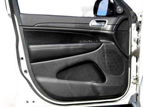 Used 2018 Jeep Grand Cherokee Altitude image 18