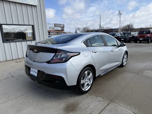 Used 2017 Chevrolet Volt LT w/ Comfort Package image 4