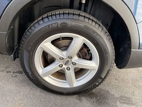 Used 2017 Ford Explorer XLT w/ Equipment Group 202A image 18