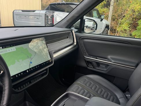 Used 2024 Rivian R1S Launch Edition image 19