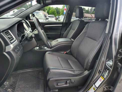 Used 2017 Toyota Highlander Plus AWD/4WD image 9