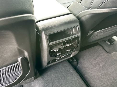 Used 2025 Jeep Grand Cherokee Limited image 25