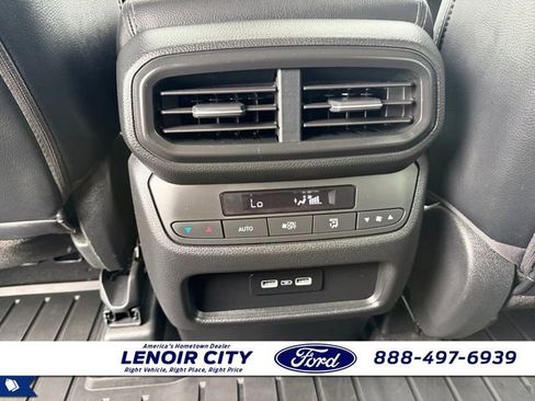 Used 2023 Honda Pilot Touring image 12