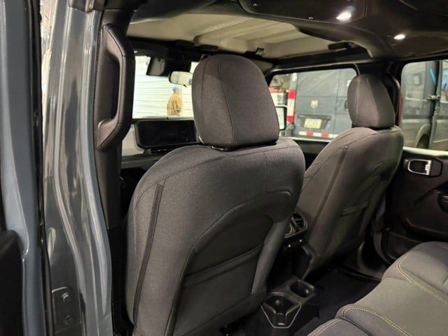 Used 2025 Jeep Wrangler Unlimited Sport w/ Convenience Group AWD/4WD image 8