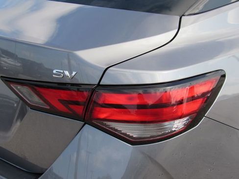 Used 2024 Nissan Sentra SV FWD image 11