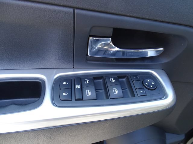 Used 2010 Jeep Liberty Limited w/ Tire & Wheel Group AWD/4WD image 16