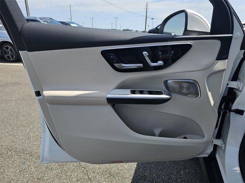 New 2025 Mercedes-Benz GLC 300 image 11