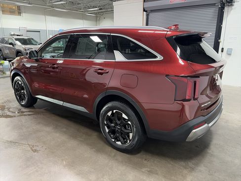 Used 2025 Kia Sorento S AWD/4WD image 6