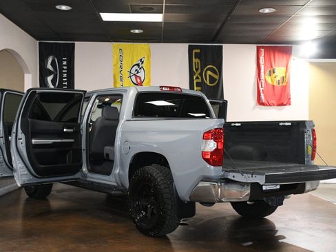Used 2019 Toyota Tundra SR5 w/ SR5 Upgrade Package AWD/4WD image 92