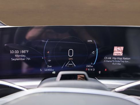 Certified 2024 Cadillac Lyriq Luxury RWD image 10