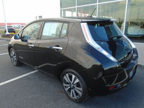 Used 2017 Nissan Leaf SV w/ Premium Package image 6