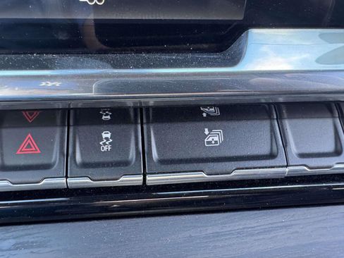 Used 2025 GMC Sierra 1500 SLT AWD/4WD image 37